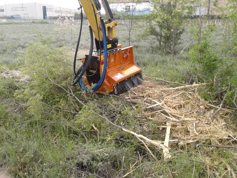 Hydraulic mulchers for excavators and skid steer loaders